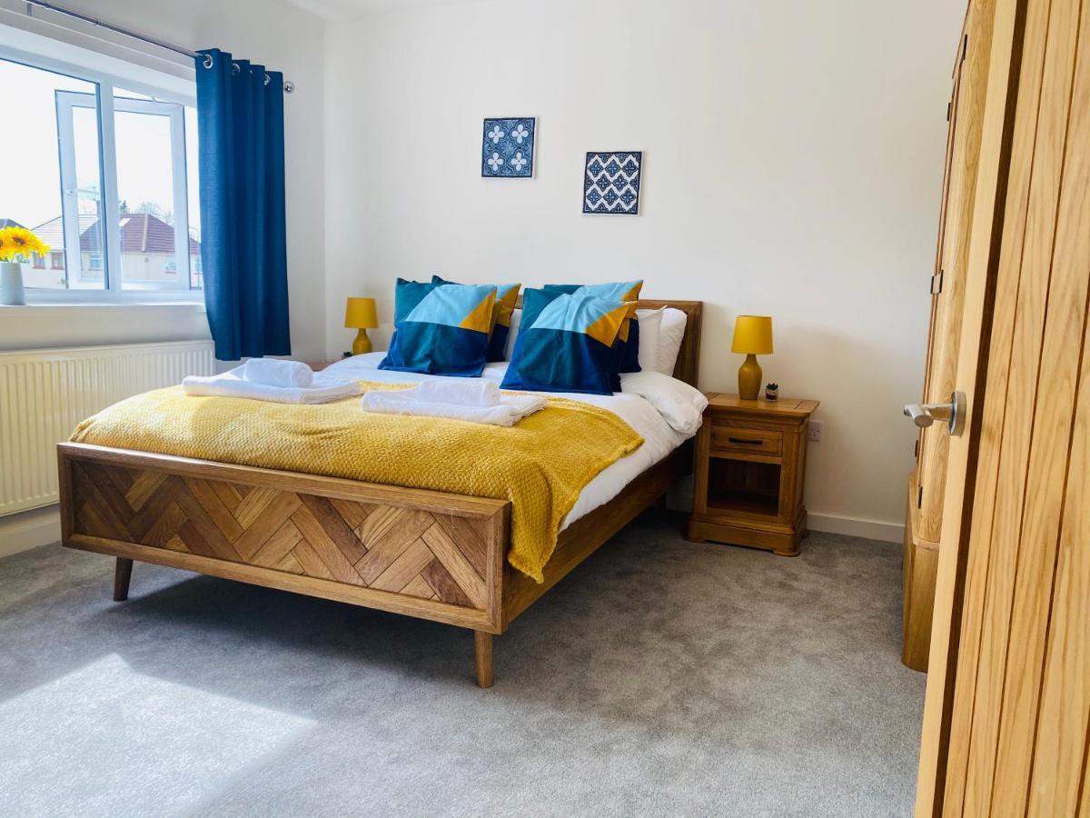 Modern Family Home With Off-Road Parking Cardiff Bagian luar foto
