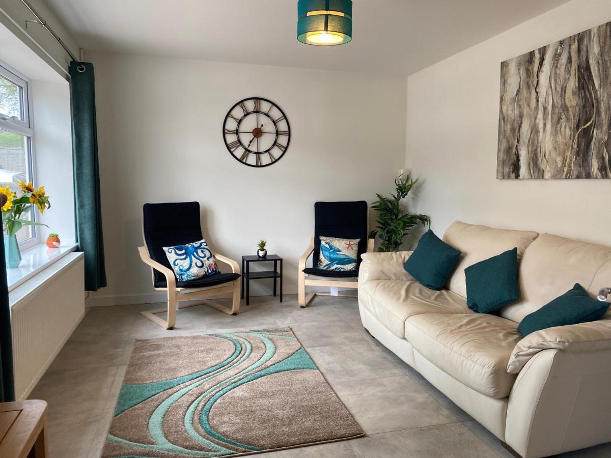 Modern Family Home With Off-Road Parking Cardiff Bagian luar foto