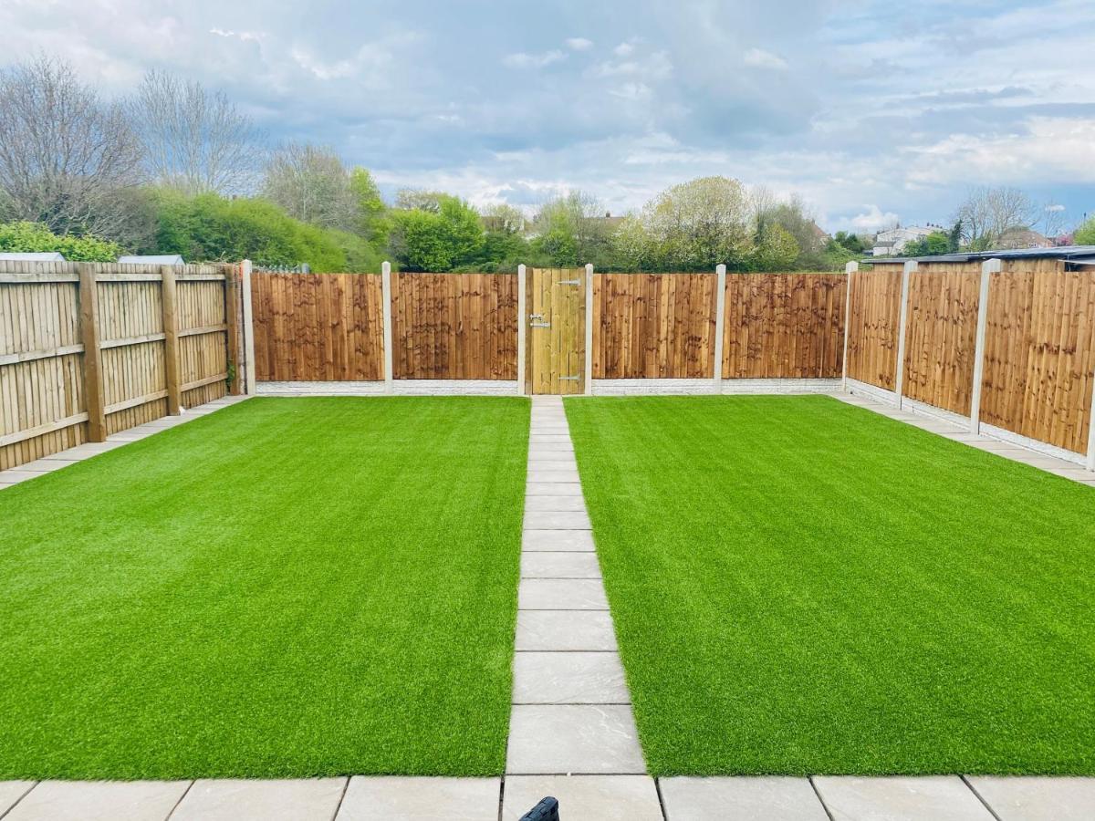 Modern Family Home With Off-Road Parking Cardiff Bagian luar foto