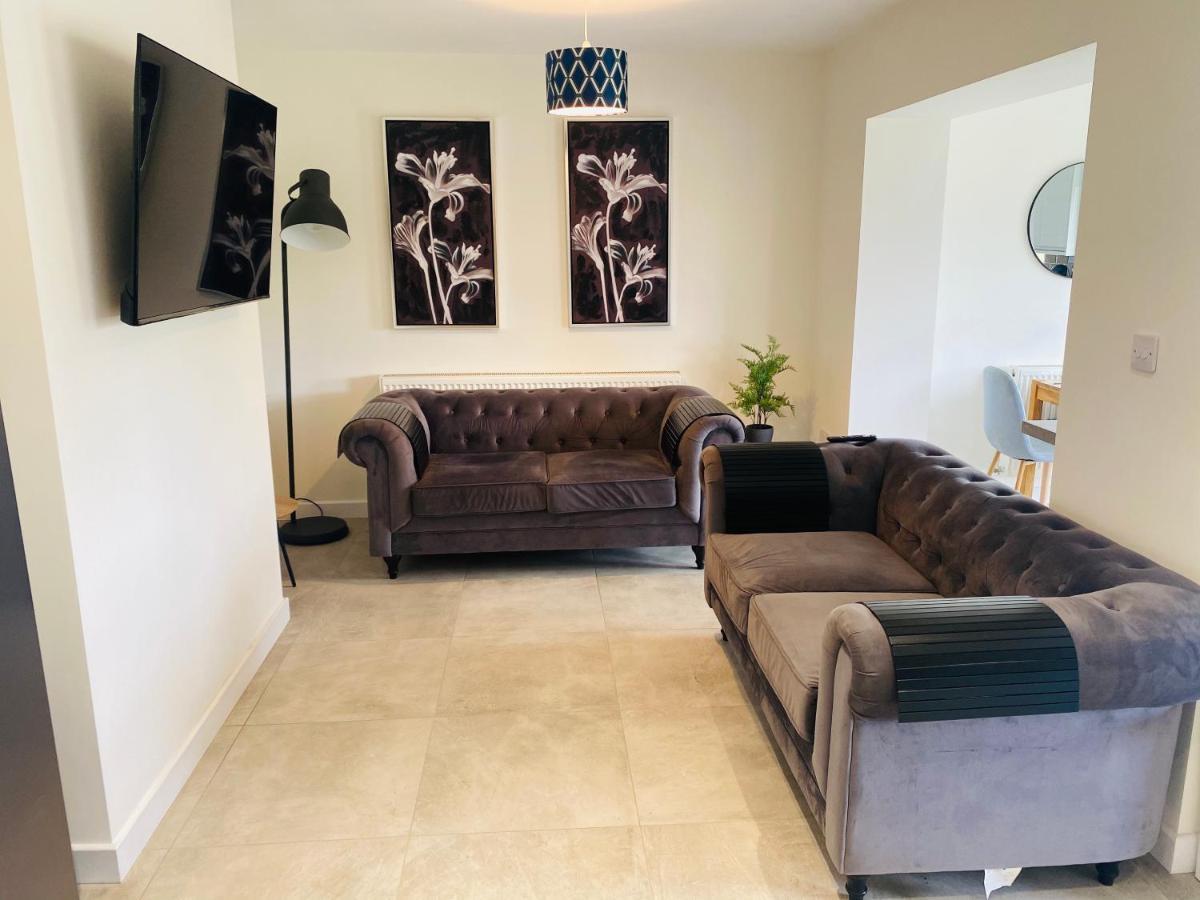 Modern Family Home With Off-Road Parking Cardiff Bagian luar foto